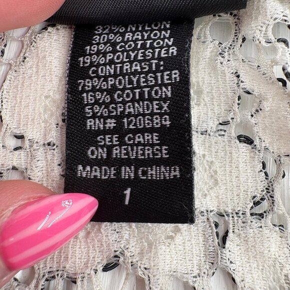 Torrid Womens Lace Floral Short Sleeve Top Black‎ & White Size 1 - Picture 3 of 5